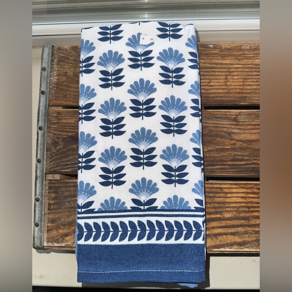 Blue and White Floral Kitchen/Hand Towels - New - Picture 4 of 4
